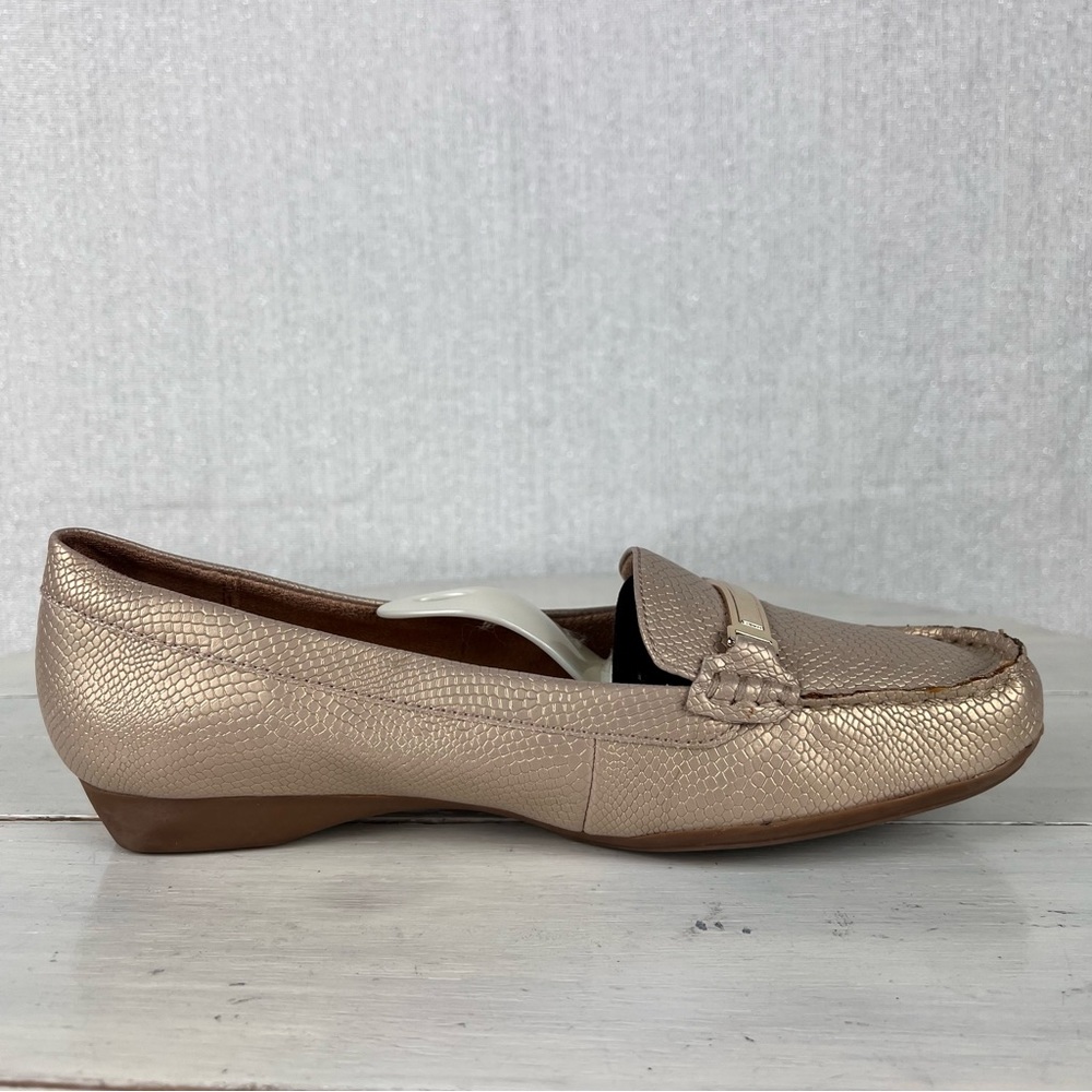 481esa Naturalizer GADGET metallic champagne slip on loafers women size 8
